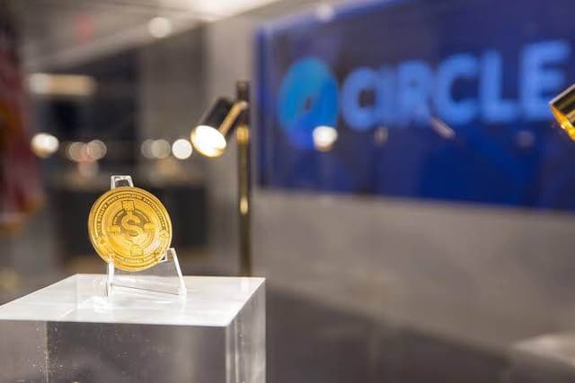Why does Circle only keep 7 cents for every dollar it earns?